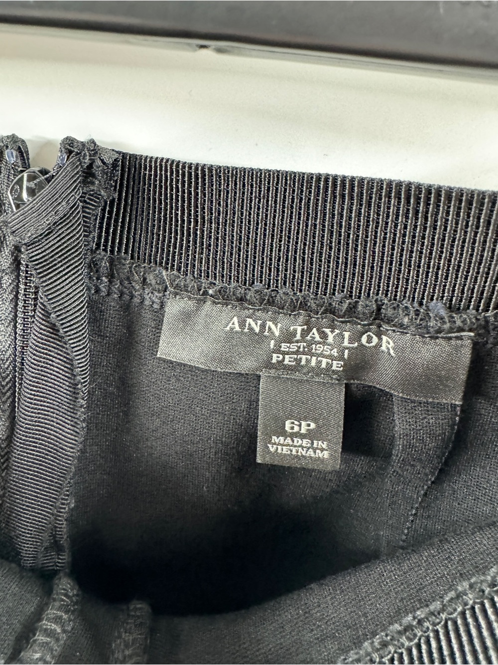Ann Taylor Petite Textured Mini Skirt Women's 6P Black - Picture 4 of 7